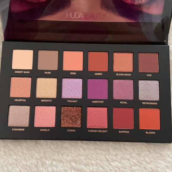 New Huda Beauty Desert Dusk Palette - Picture 7 of 11